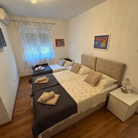 Blue Tree Apartment Split