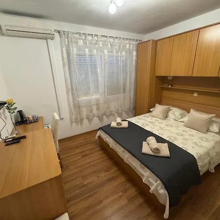 Apartment Blue Tree *