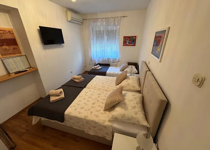 公寓 蓝树客房酒店 *