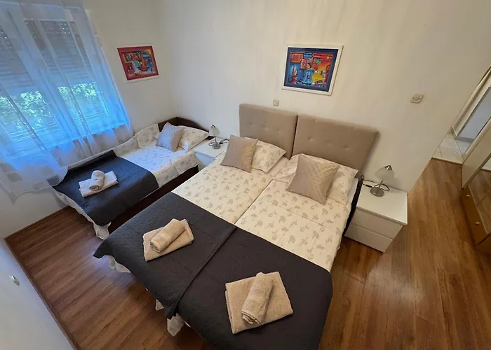 蓝树客房酒店 *