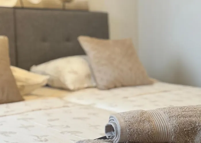 蓝树客房酒店 *