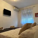 蓝树客房酒店 *