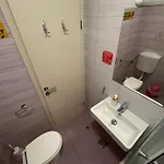 蓝树客房酒店 *