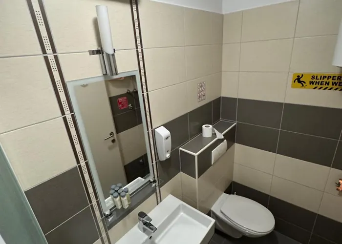 蓝树客房酒店 *