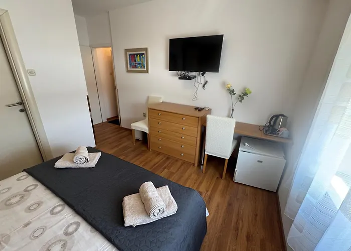 公寓 蓝树客房酒店 *